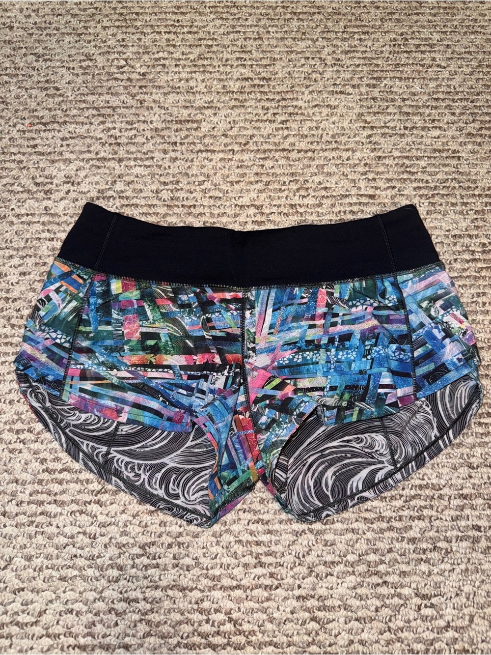LULULEMON SEAWHEEZE MULTI LIMITED EDITION SPEED UP LR SHORTS 2.5” EUC SIZE 4